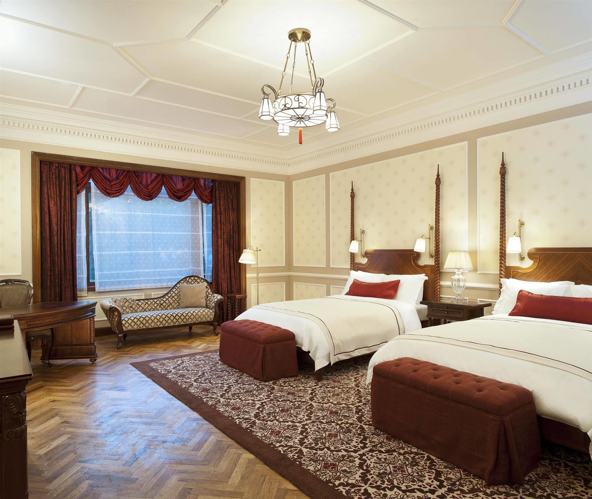 The Astor Hotel, Thiên Tân Phòng bức ảnh